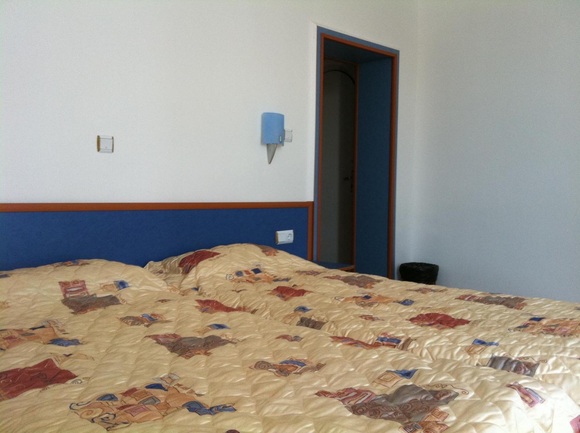 Rusalka Holiday Village Kamen Bryag Room photo